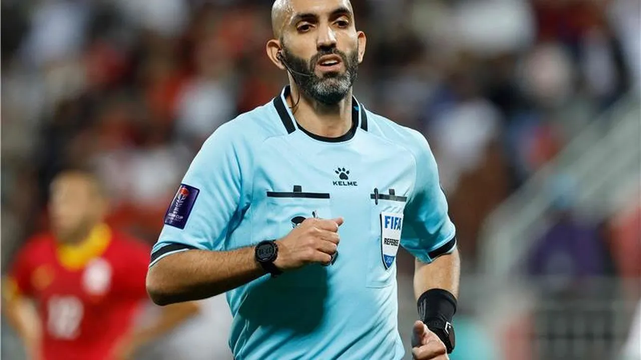 حكم مباراة السعودية وإندونيسيا يثير جدلاً واسعاً بتاريخه قبل انطلاق موقعة الملحق